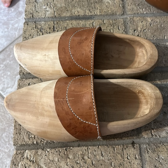 Wooden shoes - Picture 2 of 7